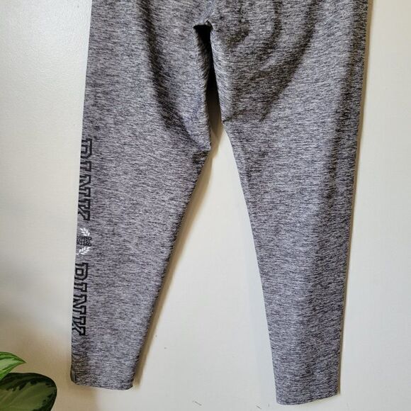 WORN ONCE PINK VICTORIAS SECRET ULTIMATE LEGGINGS SIZE M - Picture 10 of 13
